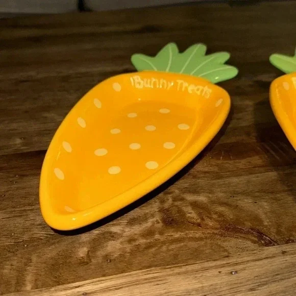 NWT Hallmark 9” Carrot🥕Shaped Orange Tray Seasonal Serveware BUNNY TREATS Easter - Picture 5 of 7